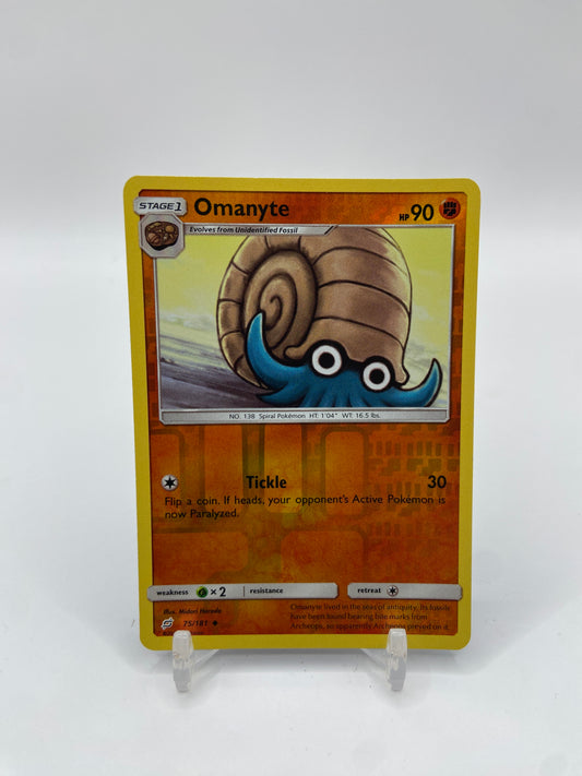 Omanyte Reverse Holo Team Up 75/181