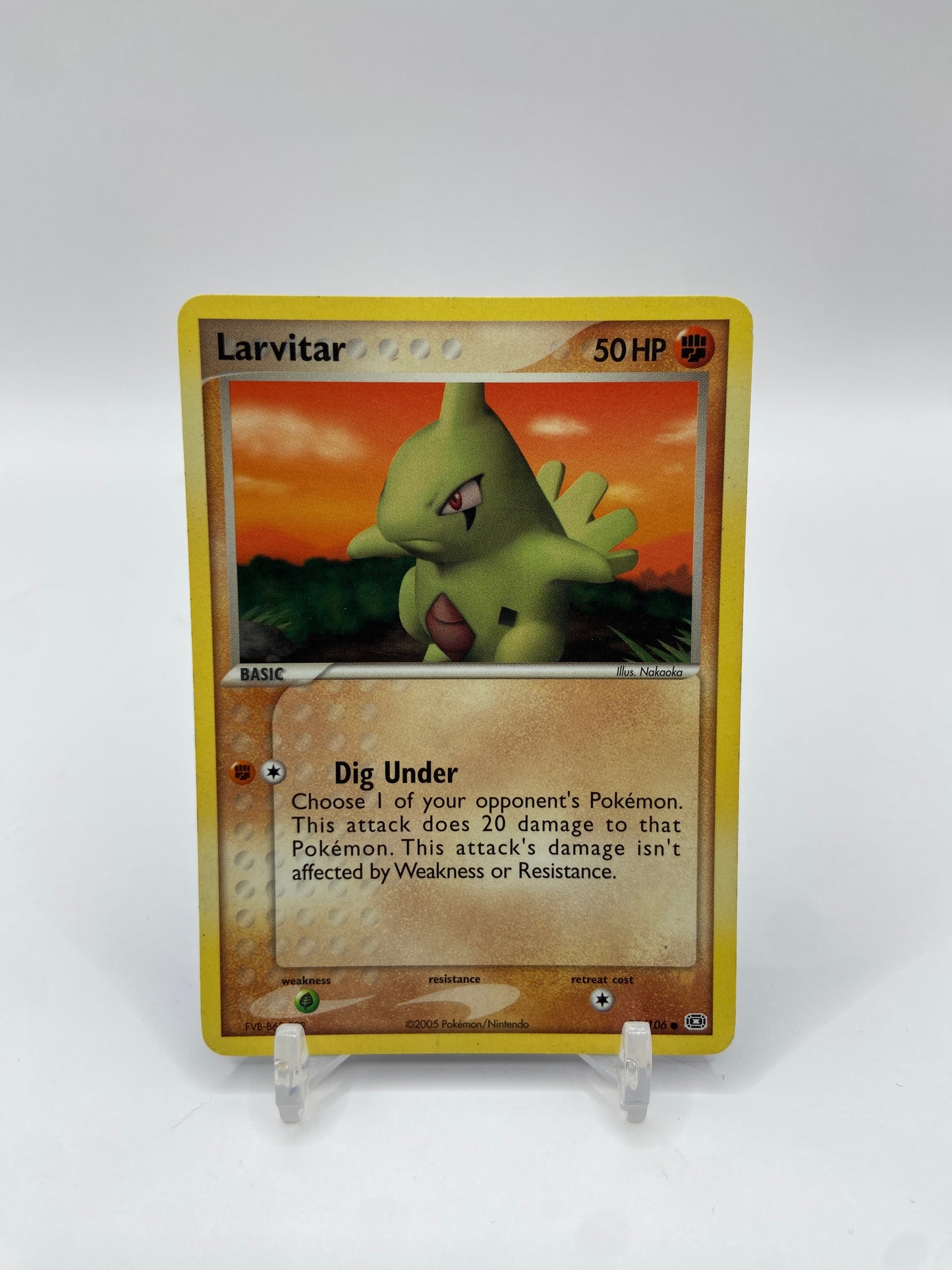 Larvitar Ex Emerald 52/106